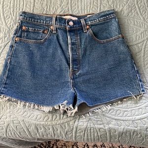 Levi’s Ribcage Jean Short